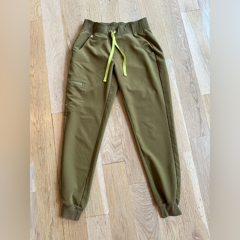 Green FIGS XS Scrub Pants